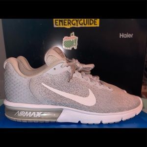 Women’s Nike Air Max Sequent 2 Size 10